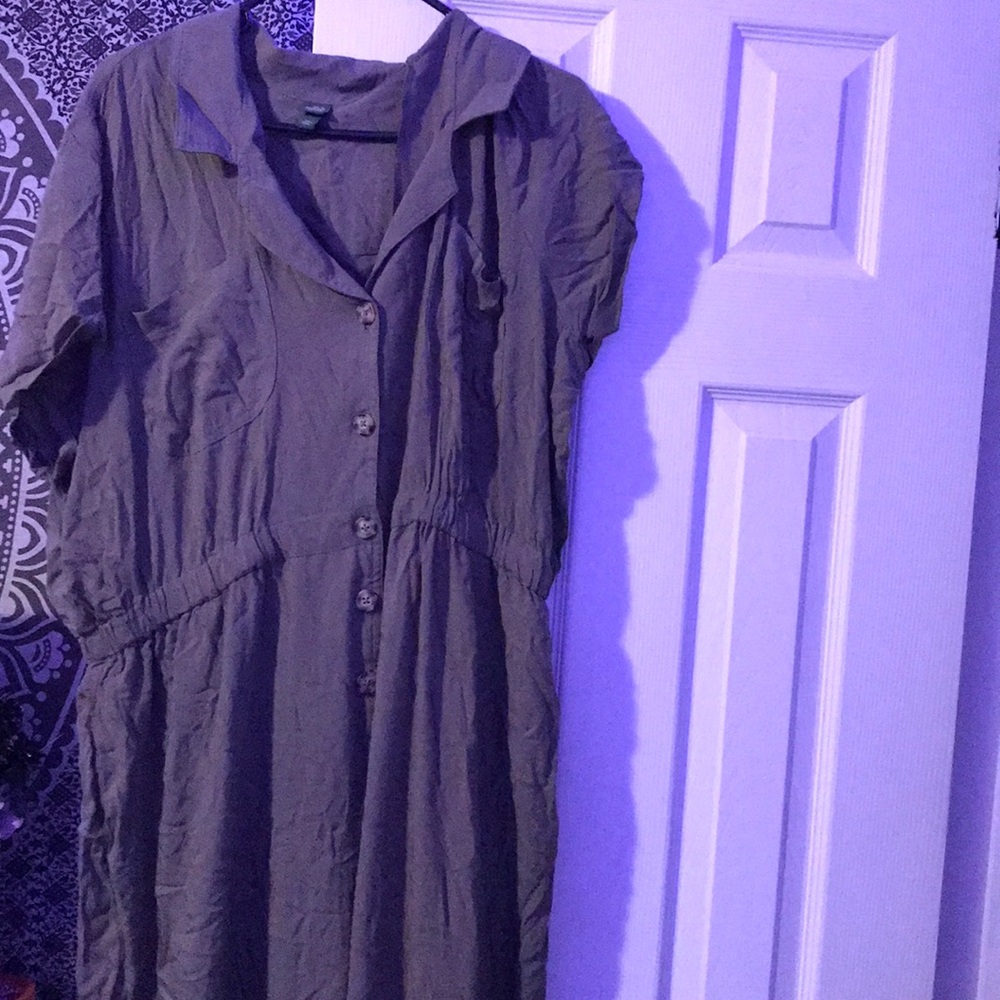 Armygreen Jsuit scrunches at the bottom worn once